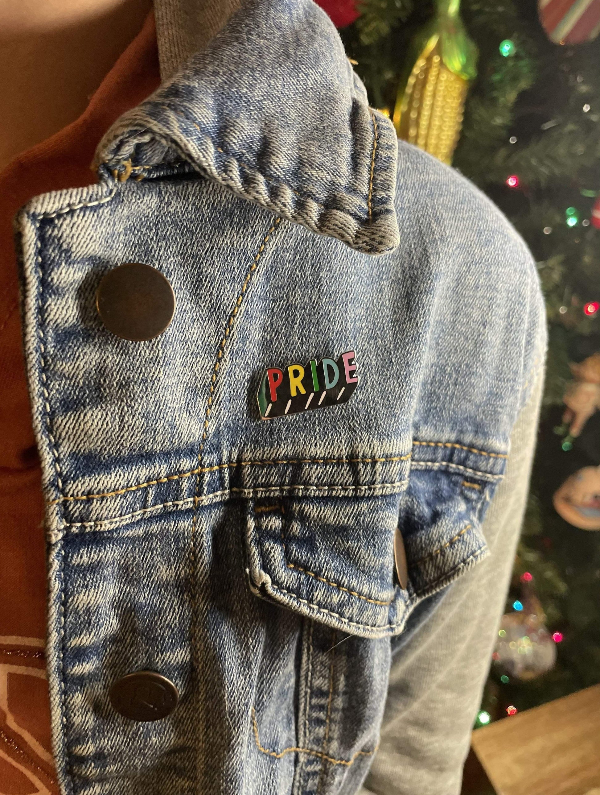 Pride Rainbow Letters Pin-Badge Bomb